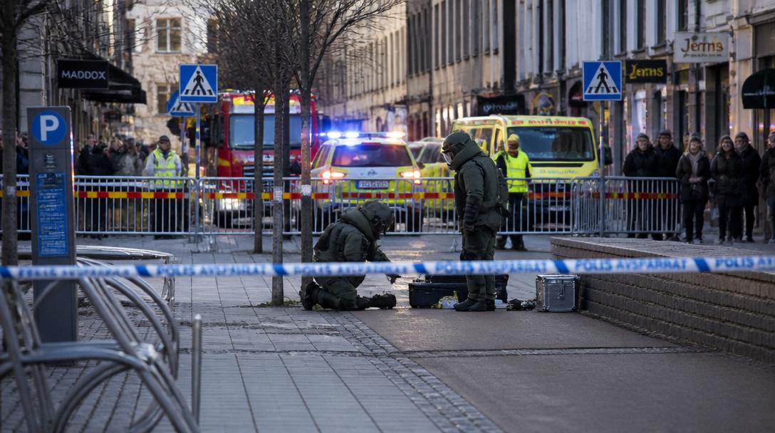 Avspärrningar i centrala Malmö efter fynd av misstänkt handgranat