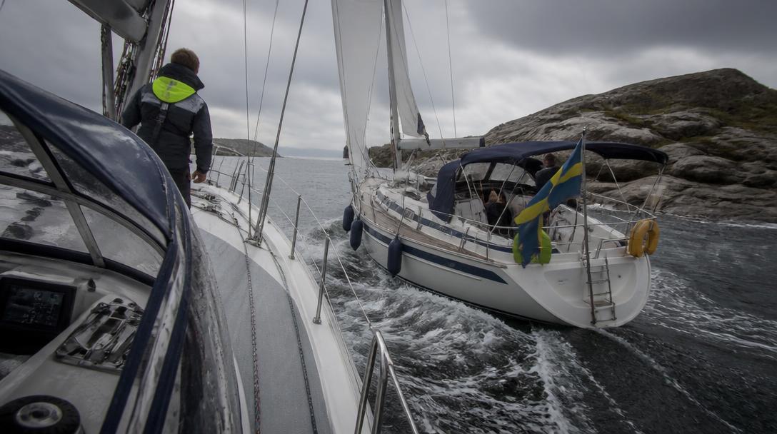 Båtkaptenens försvar hänvisar till tävlingsregler i rättegång om dödsolycka utanför Tjörn