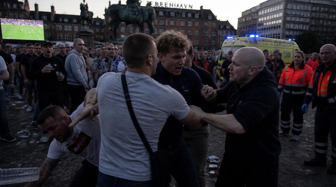 Dansk polis utreder möjliga medgärningsmän efter att svenske polisen Zedig misshandlades till döds