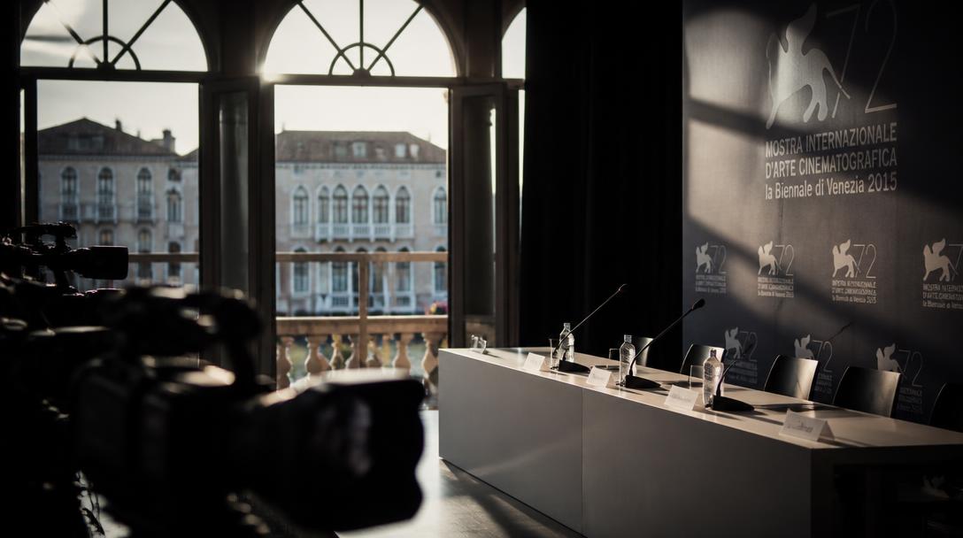 Gallagher-bröderna i Venedig för Oasis-dokumentär, men hoppade över presskonferensen