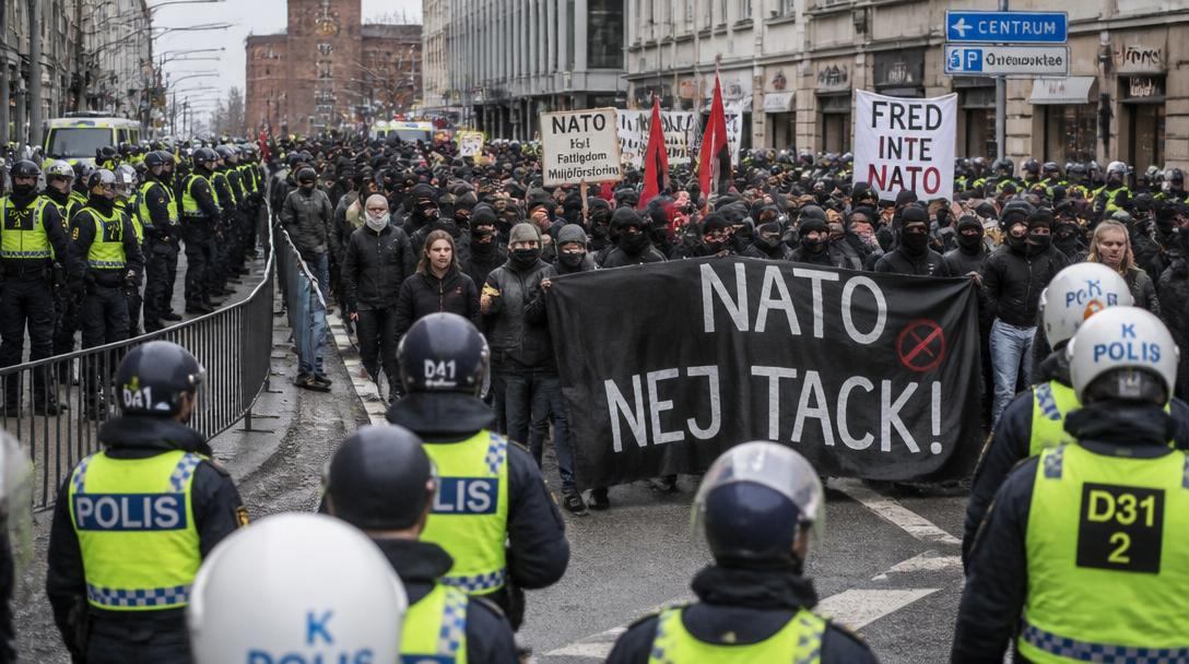 Hundratalet demonstranter protesterade mot Natomötet i Helsingborg
