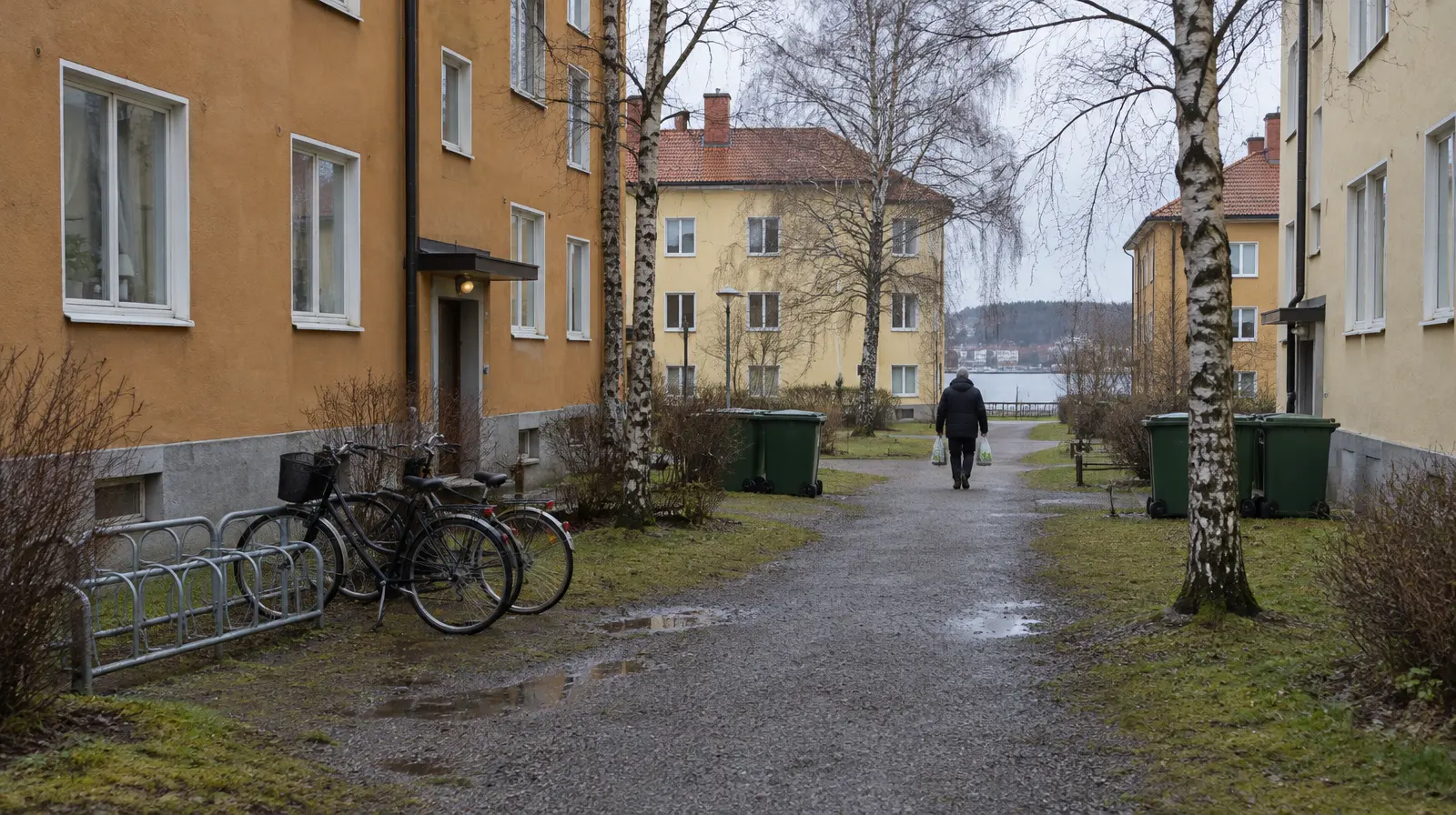 Kvinna i 80-årsåldern död i Hudiksvall efter fynd på innergård