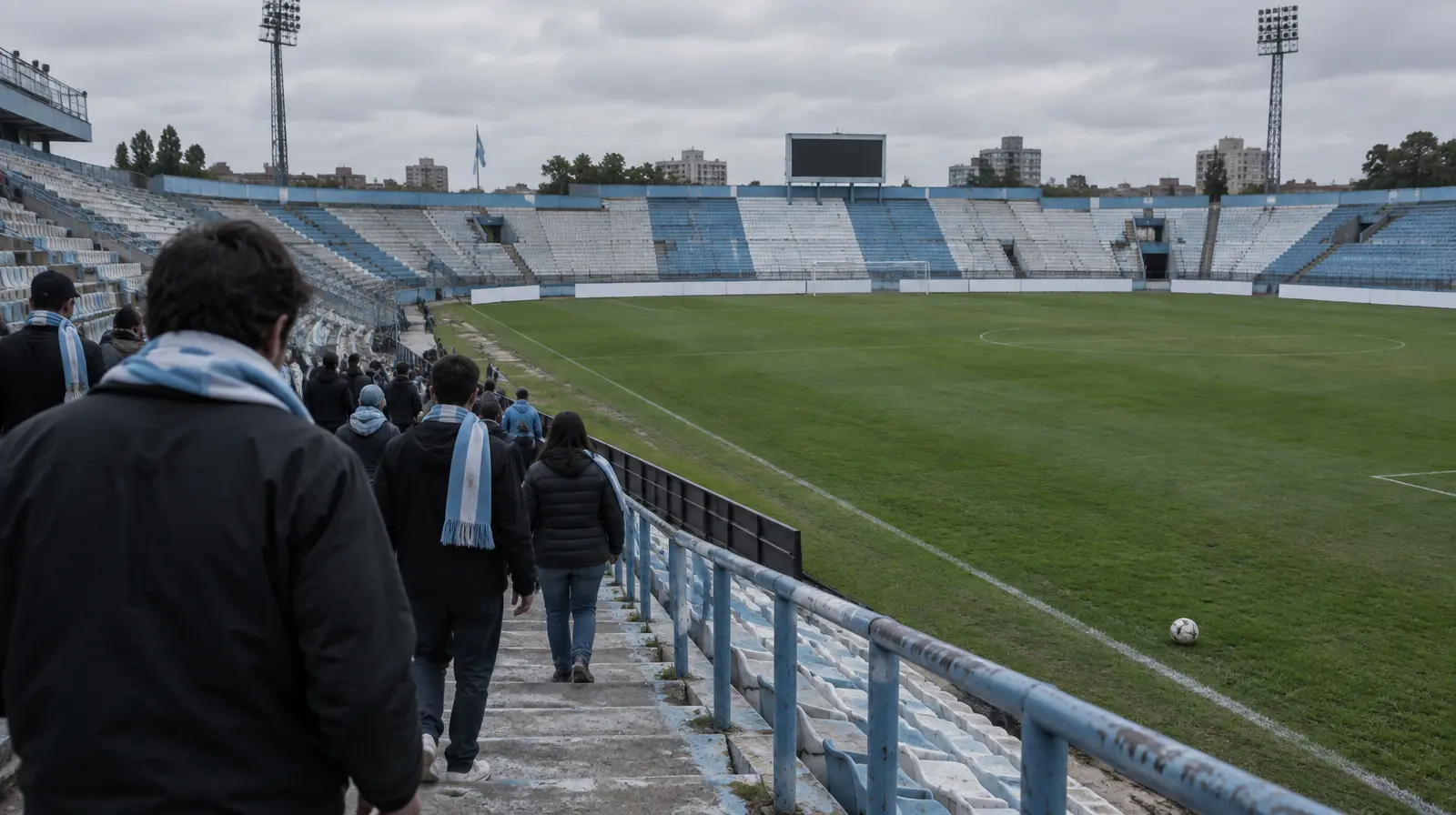 Messi tackades av efter sista landslagsmatchen för Argentina