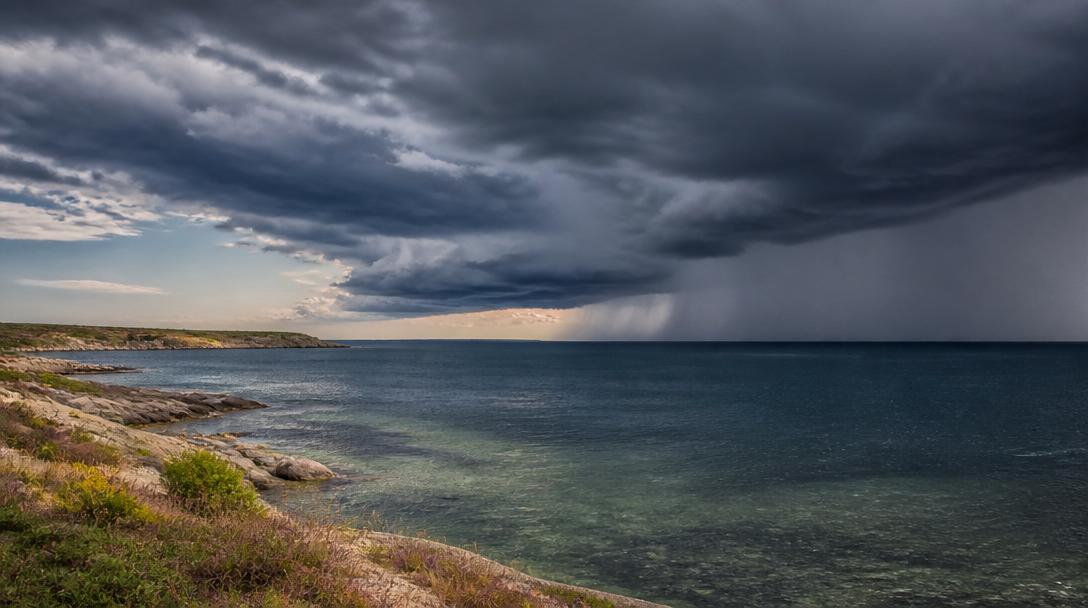 Nationaldagsvädret är en "nagelbitare", säger meteorologen
