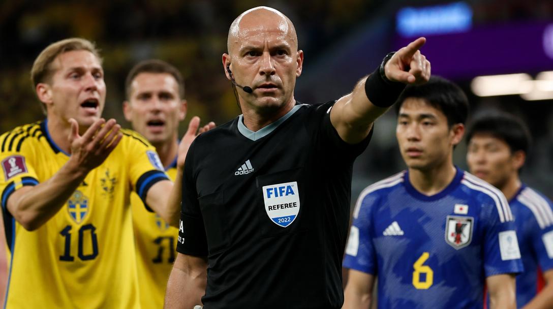 SVT:s domarexpert: Sverige kunde ha fått straff mot Japan