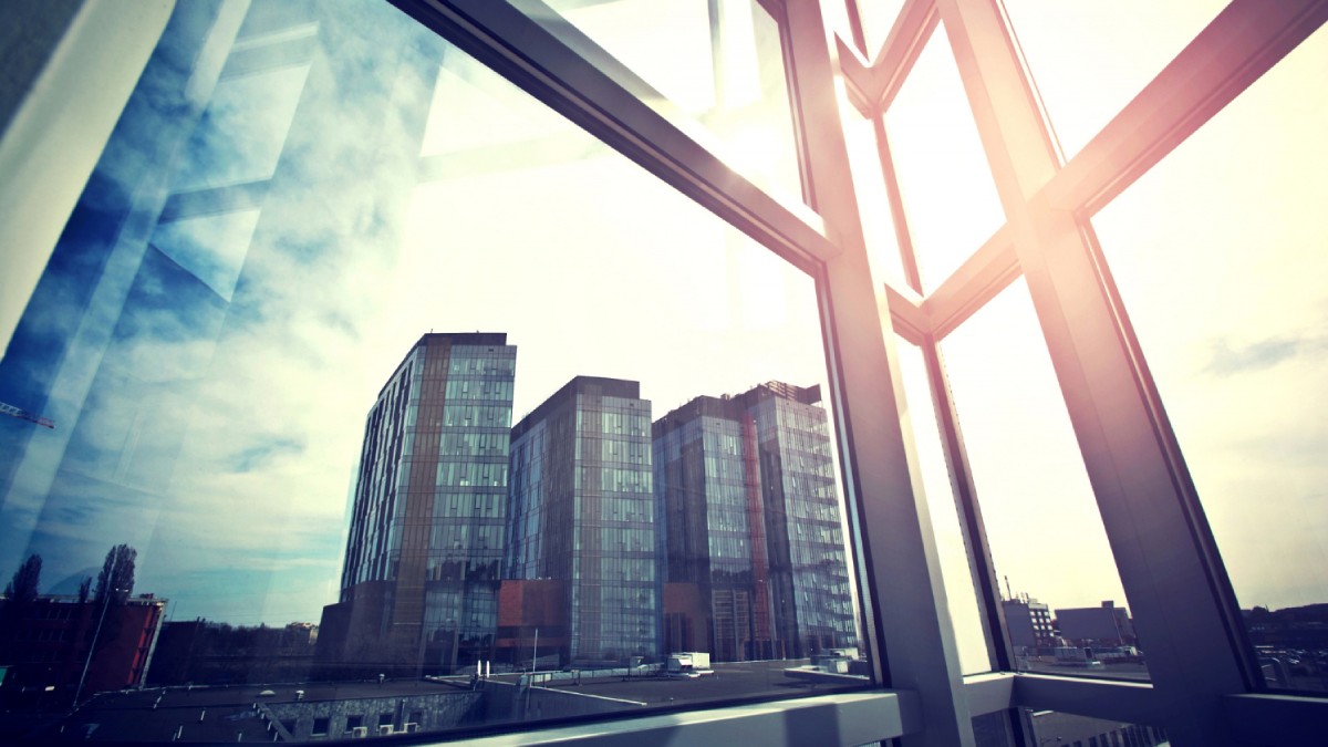 Saudiarabien skär ned oljeproduktionen när lagren svämmar över efter Hormuzstängningen