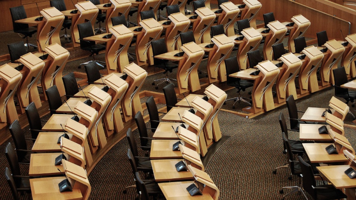 Liberaler vill bryta sig loss och bilda egna partier efter Mohamssons SD-sväng